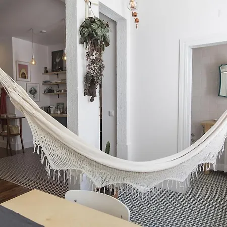 Apartment La La